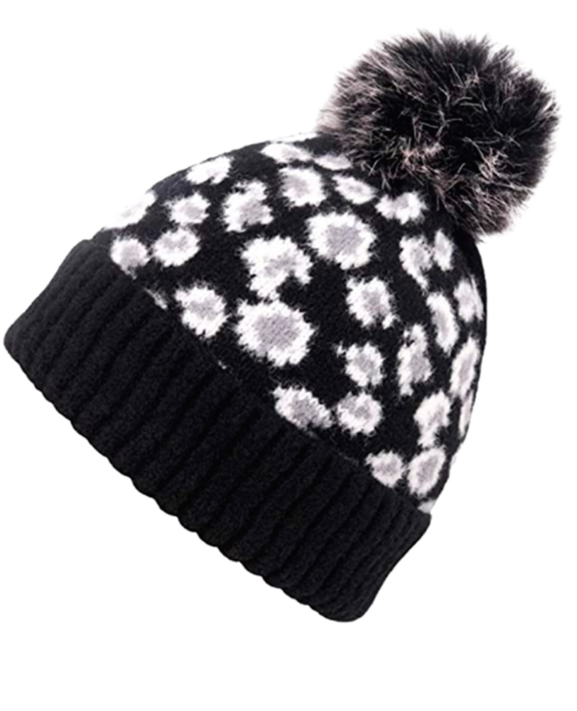 Gorro com pompom em cima e estampa de animal print cinza e preto no restante