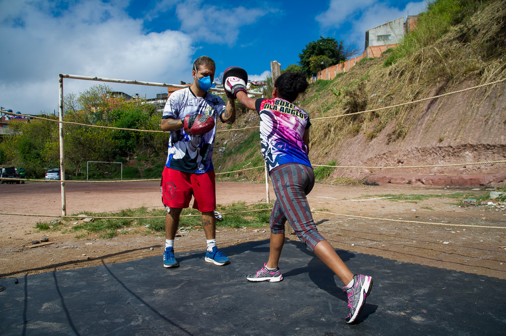 Projeto leva boxe para ocupação na Zona Leste e ao Capão Redondo