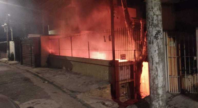 Após discussão, homem incendeia casa de primo em Pirituba