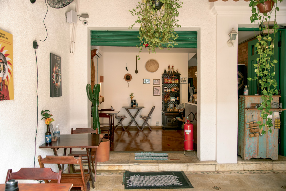 Jesuino Brilhante Ambiente do restaurante Jesuíno Brilhante decorado por plantas