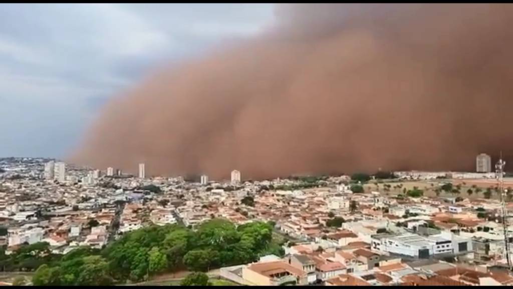 Cidades do interior são cobertas por tempestade de areia; o que explica?