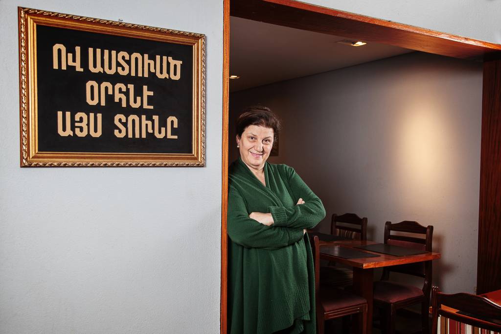 Yeran Garabedian Habib faz deliciosos pratos armênios no restaurante que leva seu nome