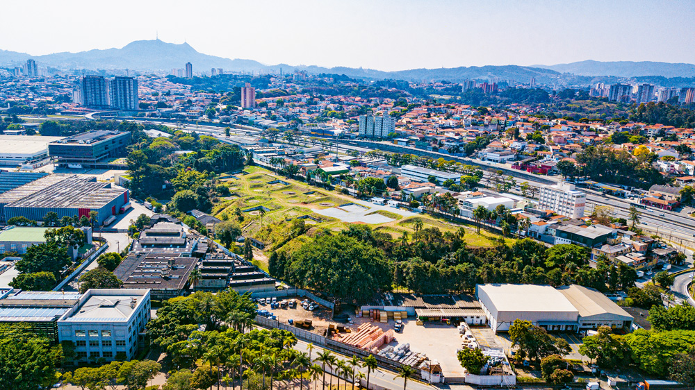 MP pede suspensão de obras de galpão de lixo em bairro residencial após reportagem da Vejinha