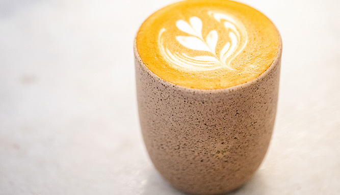 Capuccino cremoso: tradicional com expresso e leite vaporizado Capuccino cremoso: tradicional com expresso e leite vaporizado