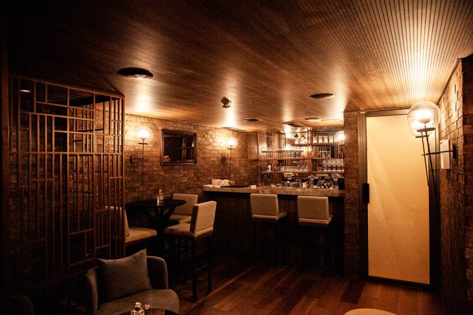 O ambiente quase secreto: com sofás e banquetas O ambiente quase secreto: com sofás e banquetas