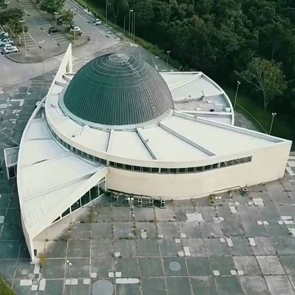 Chuva danifica computador e adia exposição no Planetário do Carmo