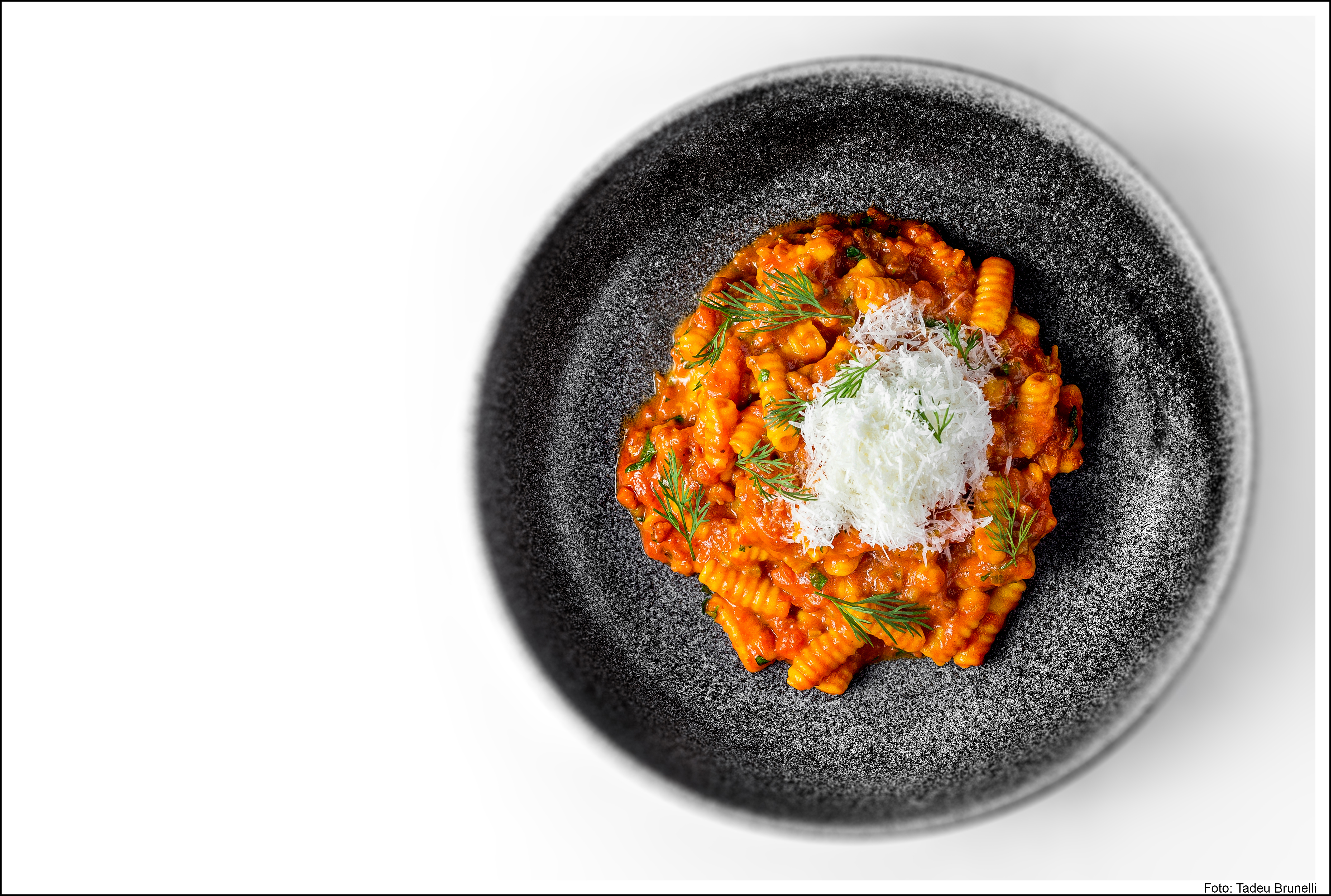 Evvai: Luiz Filipe Souza manda o gnochetti sardi com ragu de tomates e fonduta de pecorino