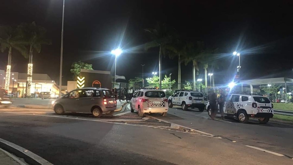 Tiros no Catarina Outlet: quadrilha assalta loja da Lacoste no complexo