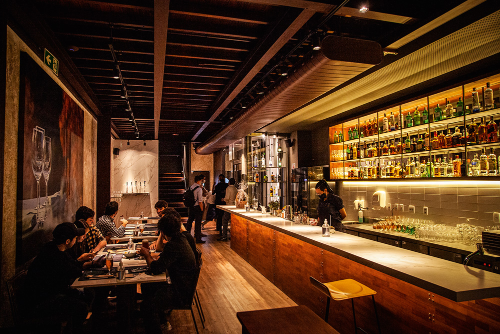 Levels Lounge Bar: um endereço e três bares