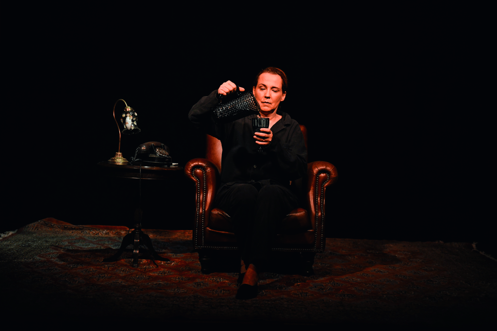 Ana Beatriz Nogueira estrela solo com texto de Clarice Lispector