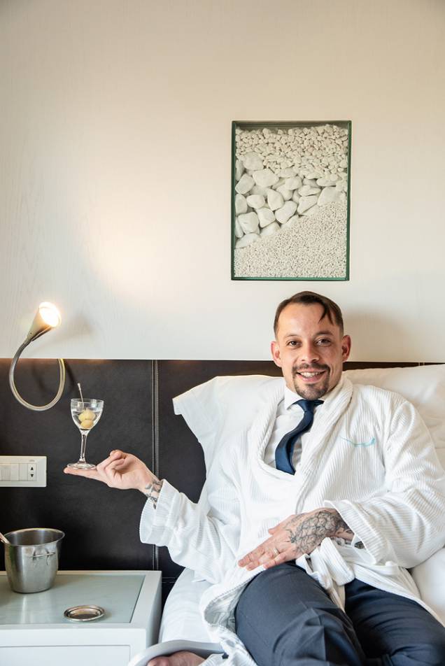 Bartender do ano: Gabriel Santana prepara um ótimo dry martini Bartender do ano: Gabriel Santana prepara um ótimo dry martini
