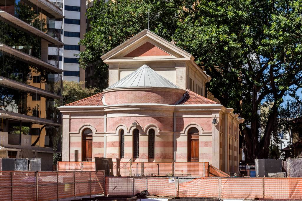 Igreja que ficou suspensa a 30 metros de altura é reinaugurada na capital