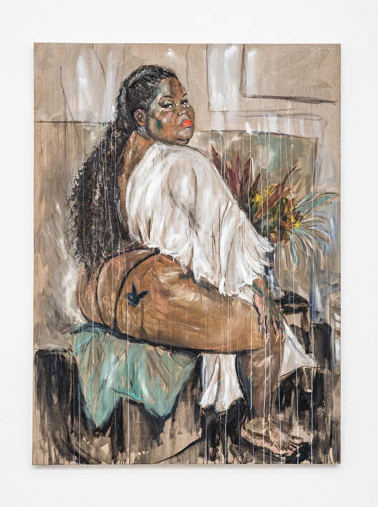 Pamela_Castro-6@EdouardFraipont29092021.jpg Uma pintura mostra a MC Carol, uma mulher negra e gorda, sentada de costas em uma cadeira. A bunda está amostra