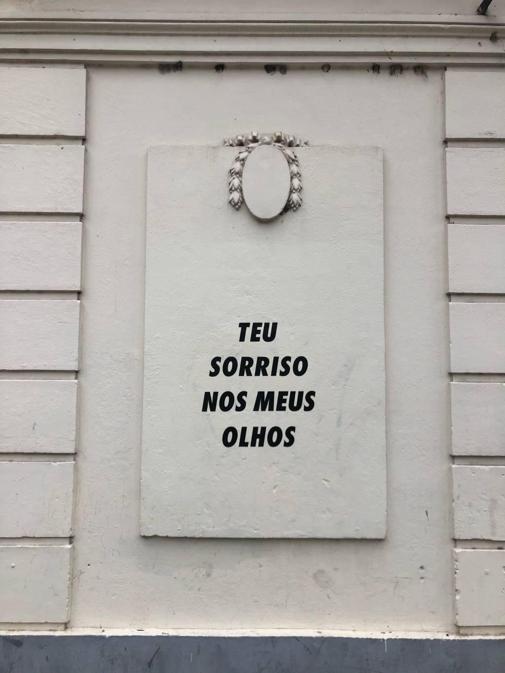 Teu sorriso nos meus olhos, Felipe Morozini (Felipe para Persol) (1) Frase de Felipe Morozini estampada em parede.