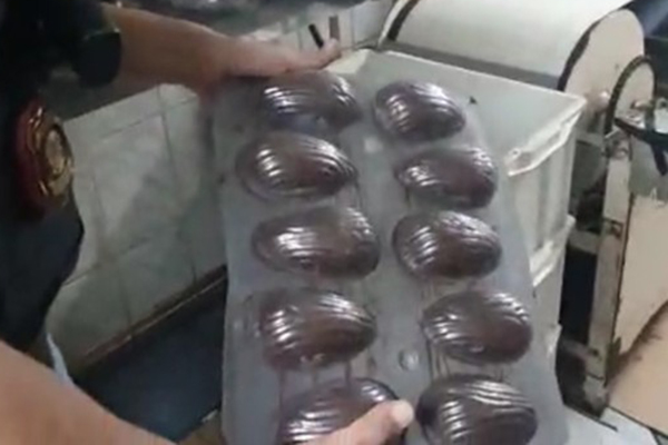 Fábrica de chocolate clandestina usava ovos de páscoa vencidos na produção