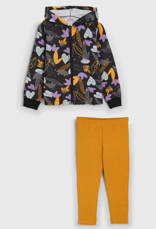 Conjunto infantil de moletom preto com cora&ccedil;&otilde;es e cal&ccedil;a amarela