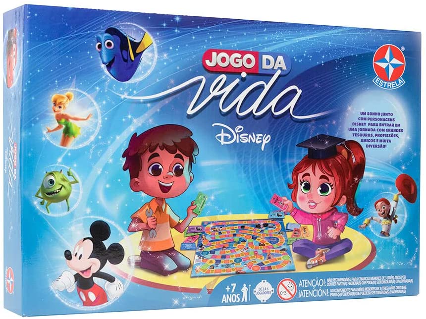 Uma caixa estampa o desenho de duas crian&ccedil;as brincando de um jogo de tabuleiro. H&aacute; personagens da Disney estampados na caixa, como o Mickey e a Sininho