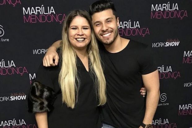 Imagem mostra Murilo Huff e Marília Mendonça, abraçados e sorrindo