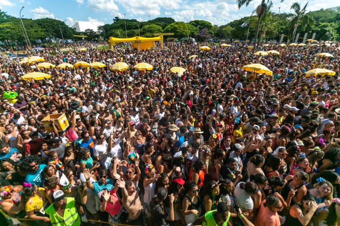 Veja dicas para proteger cartão e celular no carnaval