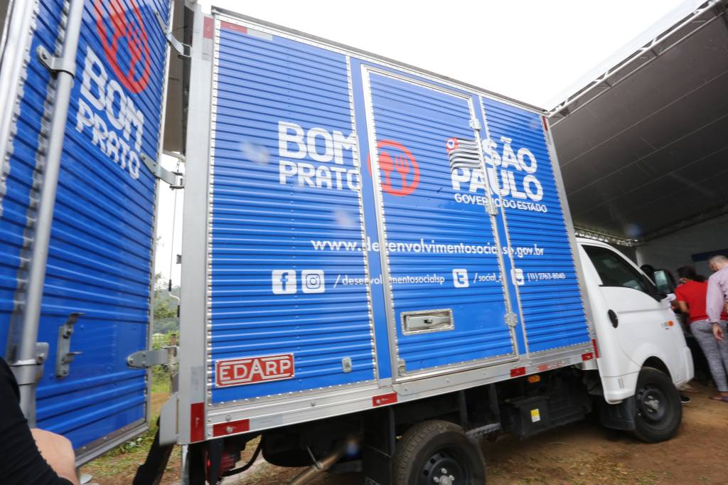 População em situação de rua terá comida grátis até dezembro em São Paulo