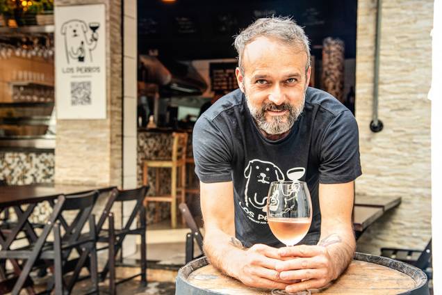 Fabiano Aurélio: o sommelier toca o bar com jeitão de boteco Fabiano Aurélio: o sommelier toca o bar com jeitão de boteco