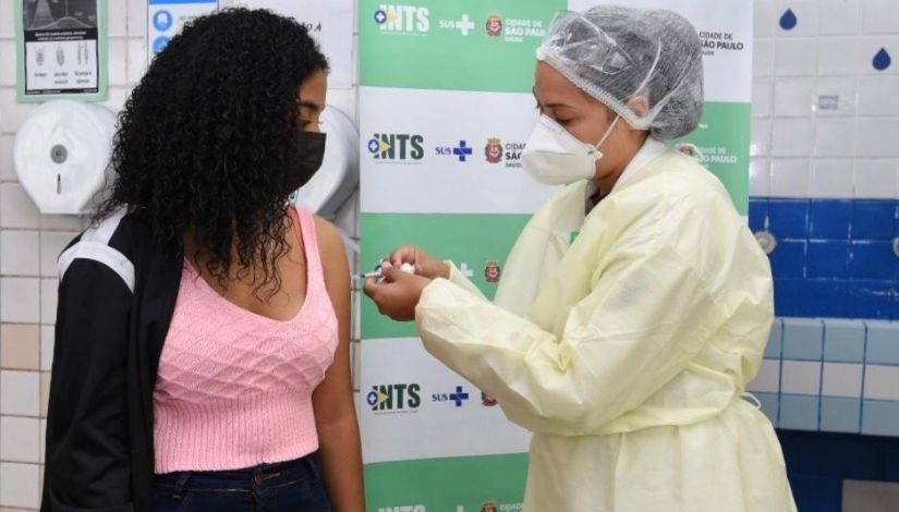 2ª dose em crianças e adolescentes patina mesmo com vacinação em escolas