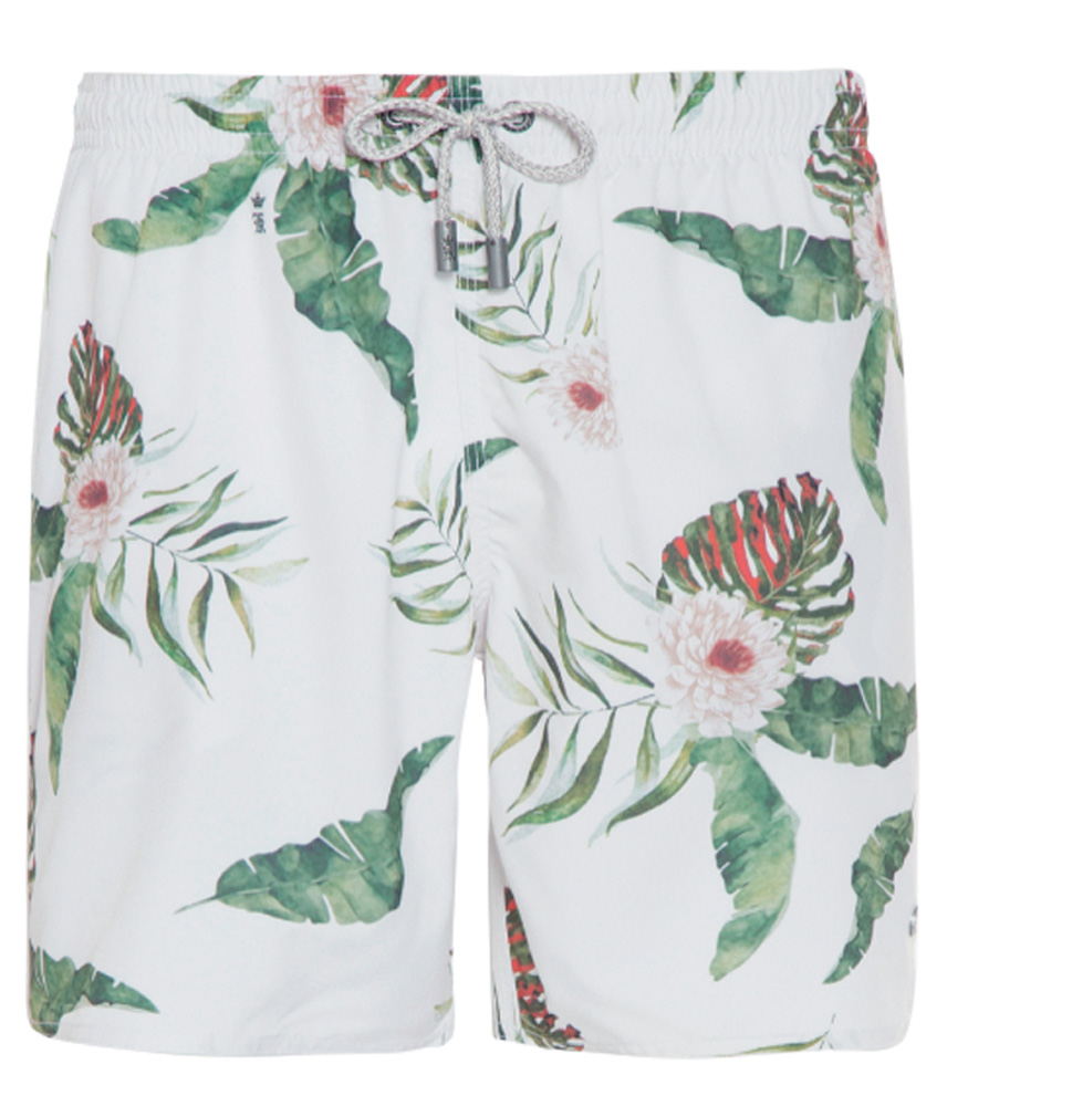 shorts masculino.png Um shorts masculino com florais na estampa
