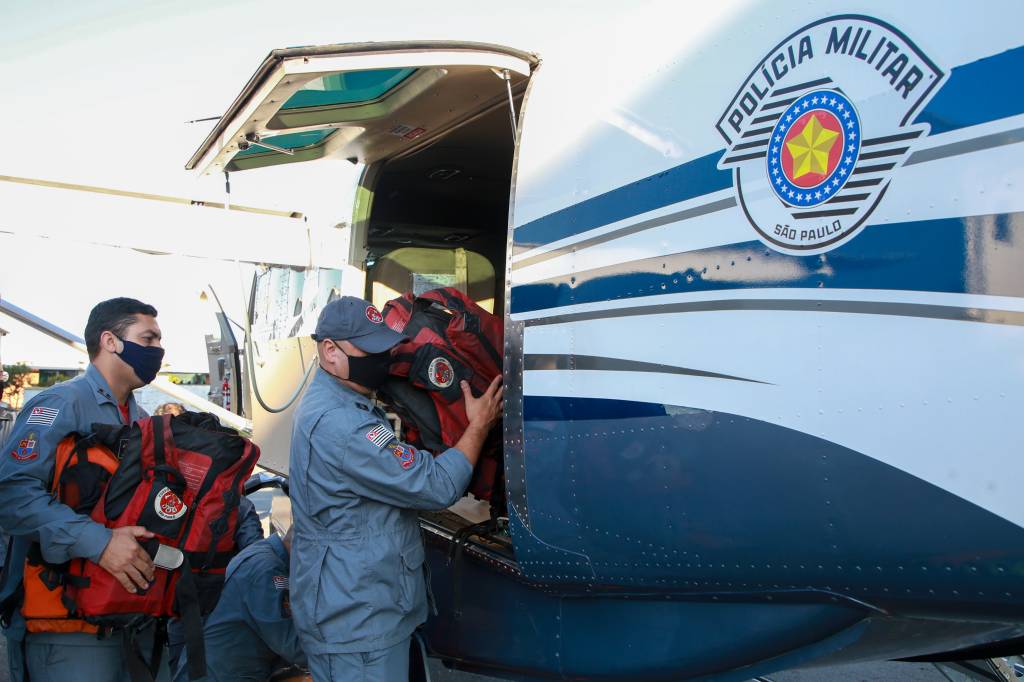 Equipes de resgate de São Paulo encerram missão no sul da Bahia