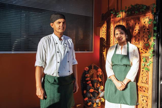Os chefs: Kanchana Kanojia e Shobhan comandam a cozinha Os chefs: Kanchana Kanojia e Shobhan comandam a cozinha