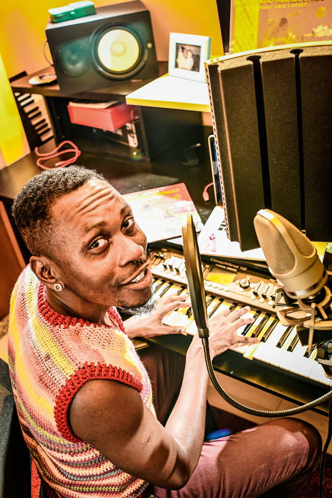 “A quebrada sobrevive, não está discutindo política”, diz Rincon Sapiência