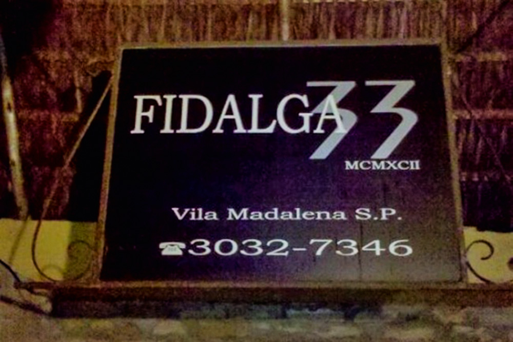 fidalga33_divulgação_materia_vejinha.jpg Imagem mostra cartaz preto escrito