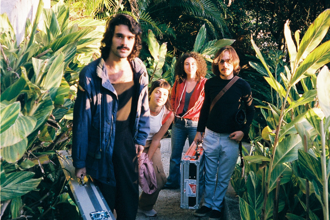 Bala Desejo lança lado B e completa disco de estreia em ritmo de baile