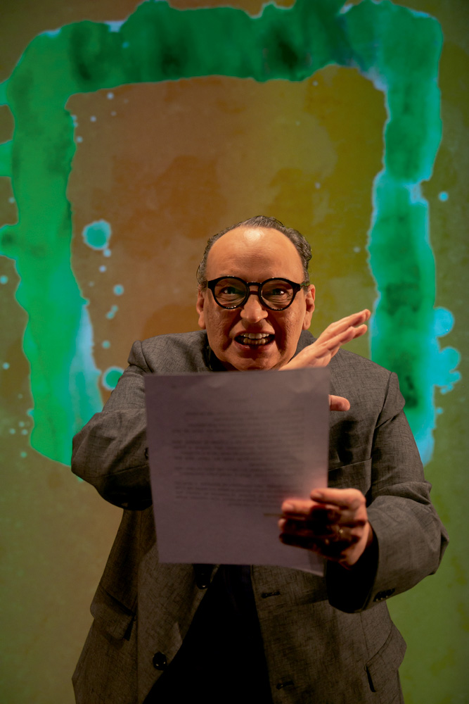 Teatro lido: Cacá Carvalho revive Da Vinci em peça no Sesc Pinheiros