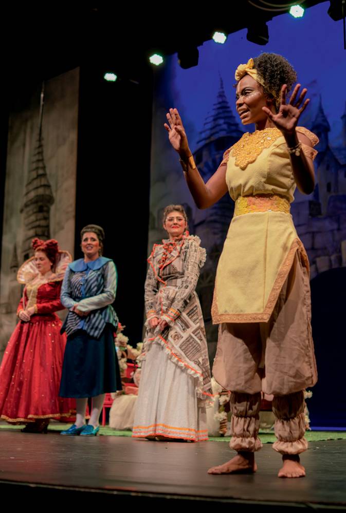 PC-77.jpg Atrizes interpretam Dandara, Anália Franco, Simone de Beauvior e Elizabeth I