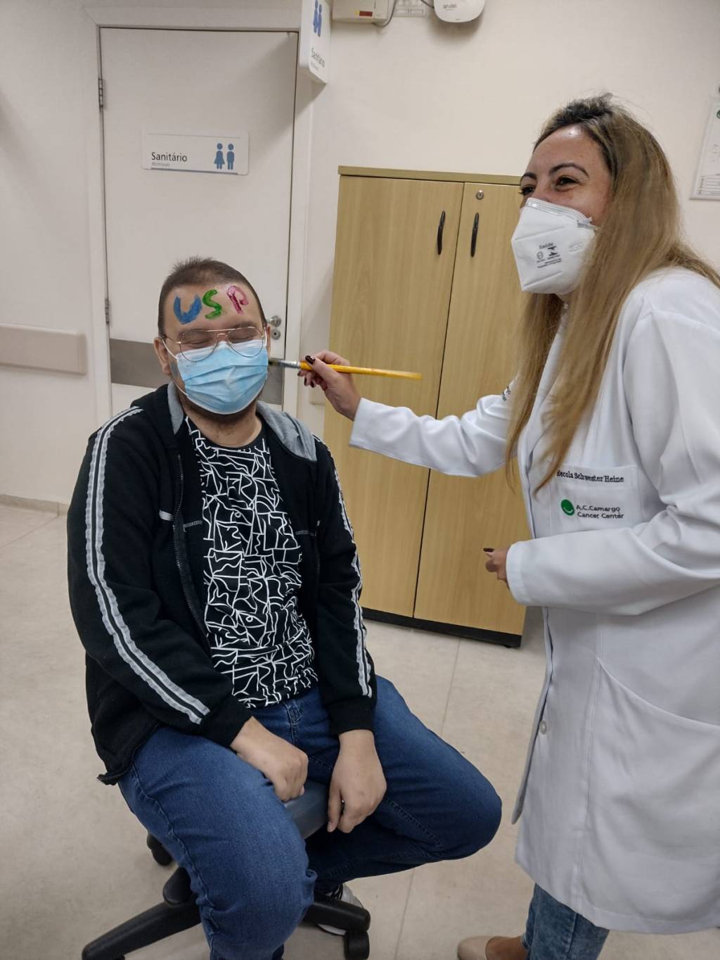 Em luta contra o câncer, calouro da USP recebe “trote” em hospital