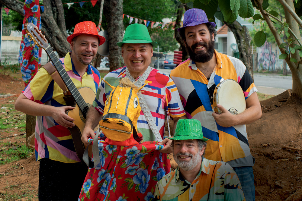 especial de Carnaval 1.jpg (1) Banda de Carnaval com roupas coloridas