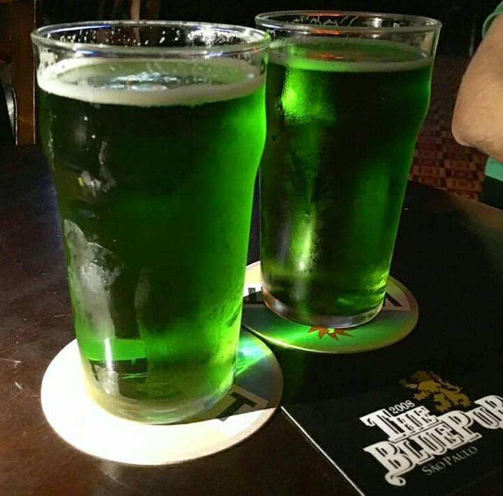 The Blue Pub Dois copos de chope de cor verde