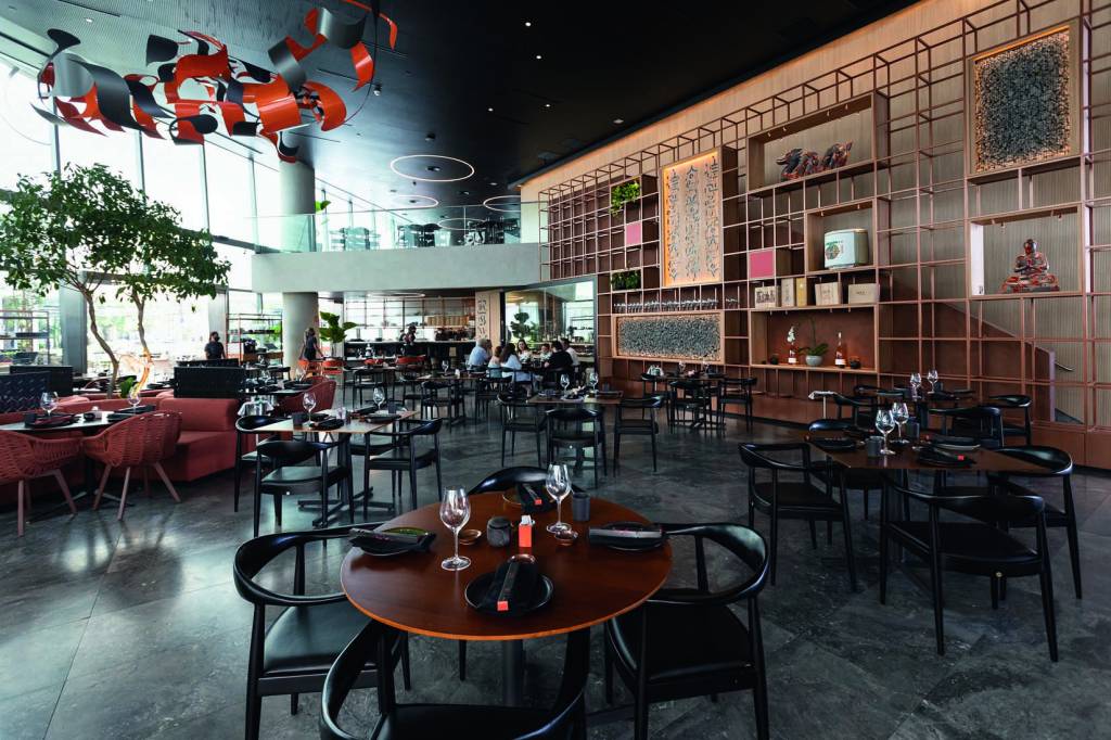 Dasian serve menu asiático em um enorme espaço na Faria Lima