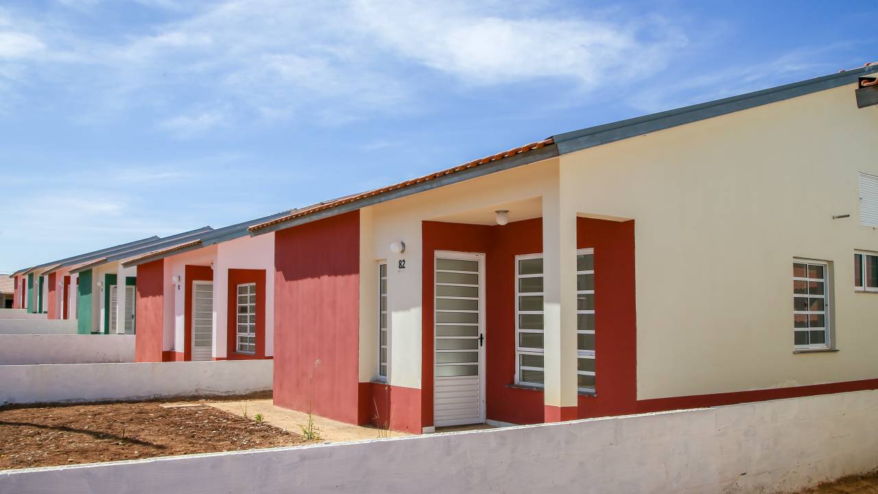 Conjunto habitacional popular no interior do estado