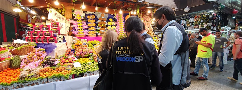 Lojistas do Mercadão voltam a ser autuados um mês após “golpe da fruta”