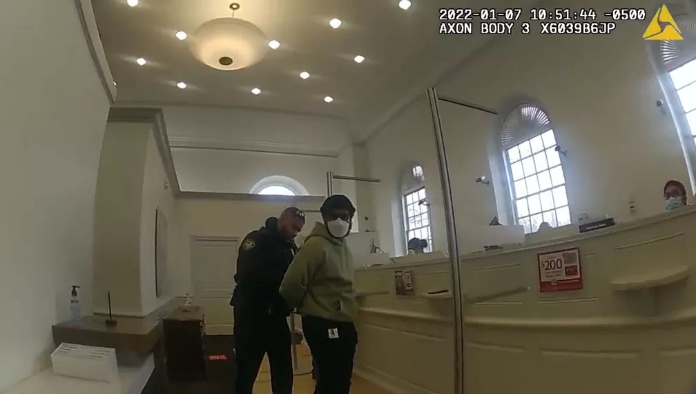 Diretor de Pantera Negra é algemado ao tentar sacar dinheiro de sua conta