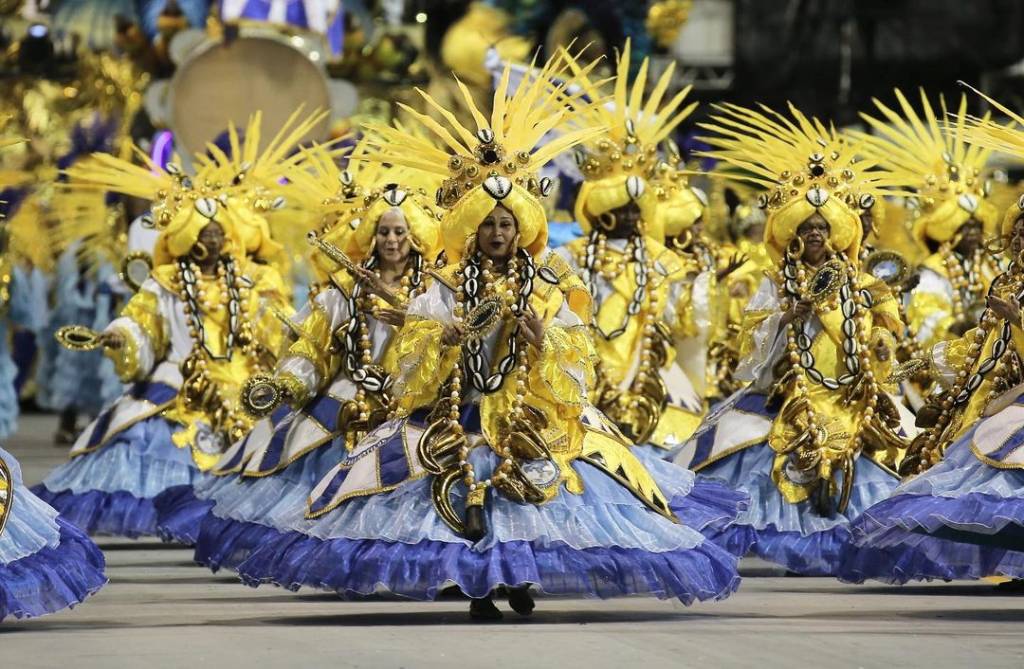 Confira a previsão do tempo durante a segunda noite de desfiles de carnaval em SP