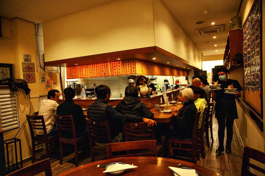 Ambiente: além do segundo andar recentemente reformado, há o balcão no piso térreo Ambiente: além do segundo andar recentemente reformado, há o balcão no piso térreo