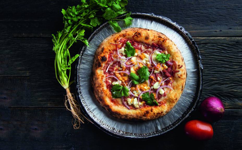 Portuguesa do mike: mortadela no lugar do presunto, muçarela, ovo, cebola-roxa e coentro Portuguesa do mike: mortadela no lugar do presunto, muçarela, ovo, cebola-roxa e coentro