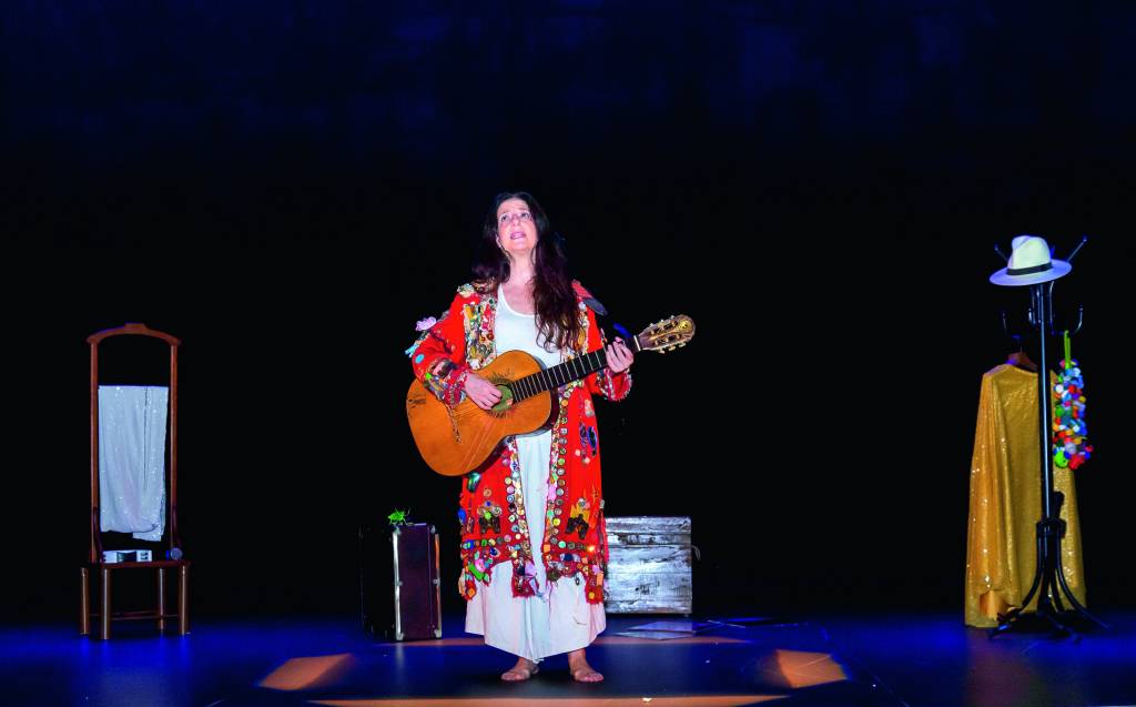 Clarice Niskier estrela peça com texto inspirado nas letras de Zeca Baleiro