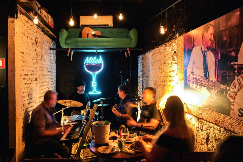 Miles Wine & Jazz Bar é devotado ao vinho e à música no Campo Belo