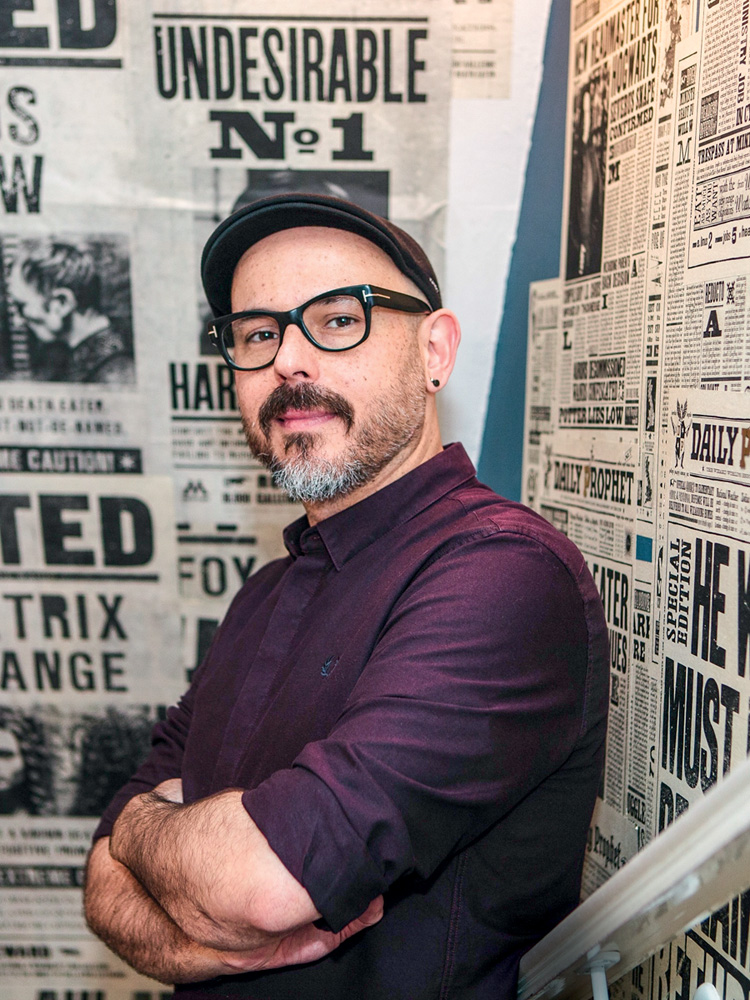 Conheça Eduardo Lima, designer gráfico brasileiro da franquia Harry Potter