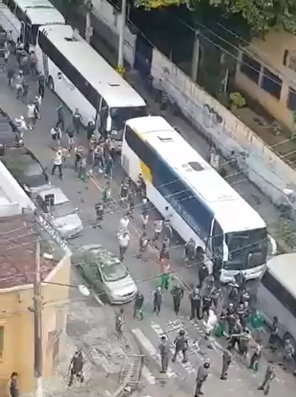 Briga entre torcedores do Santos e do Coritiba