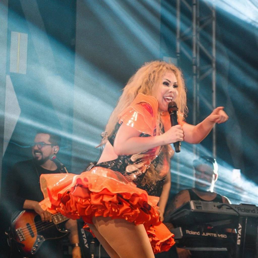 Joelma surge com rosto inchado e assusta fãs: “Sequelas da Covid-19”