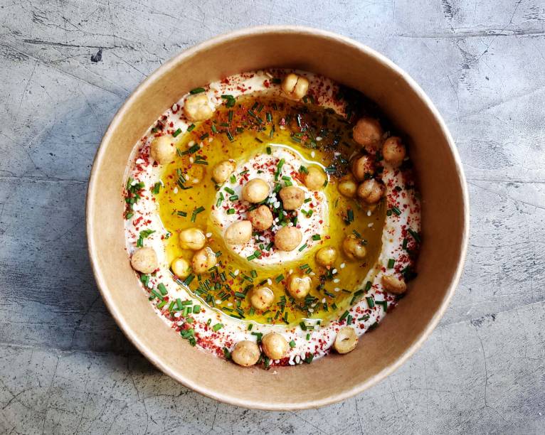 Homus: especialidade da casa, pasta de grão-de-bico é preparada no estilo turco Homus: especialidade da casa, pasta de grão-de-bico é preparada no estilo turco